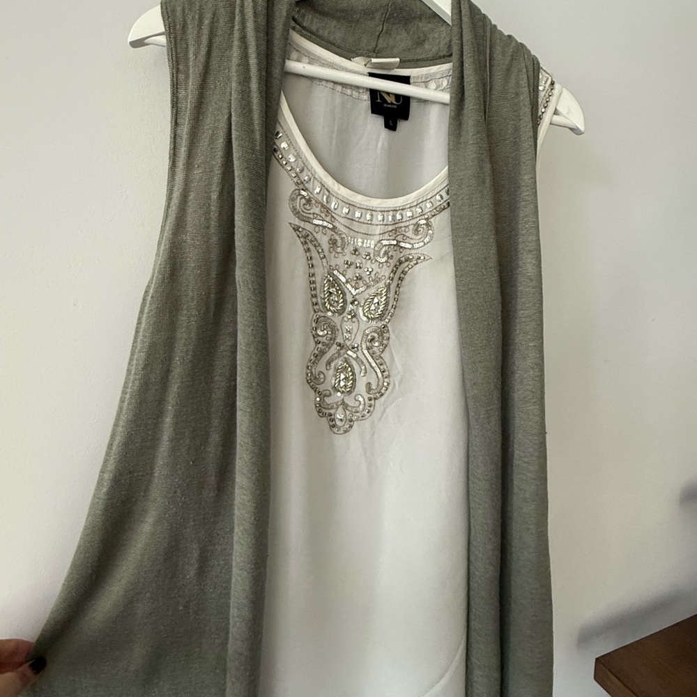 St Tropez %100 linen Vest (M) 
Perfect for summer